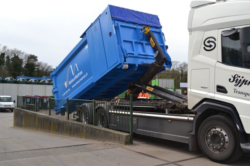 Verdichtingscontainer verhoogt efficiency op milieustraat en scheidingsstation