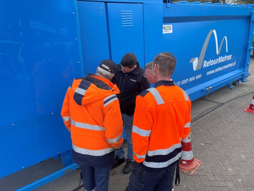 Instructie ingebruikname verdichtingscontainer RetourMatras bij GAD