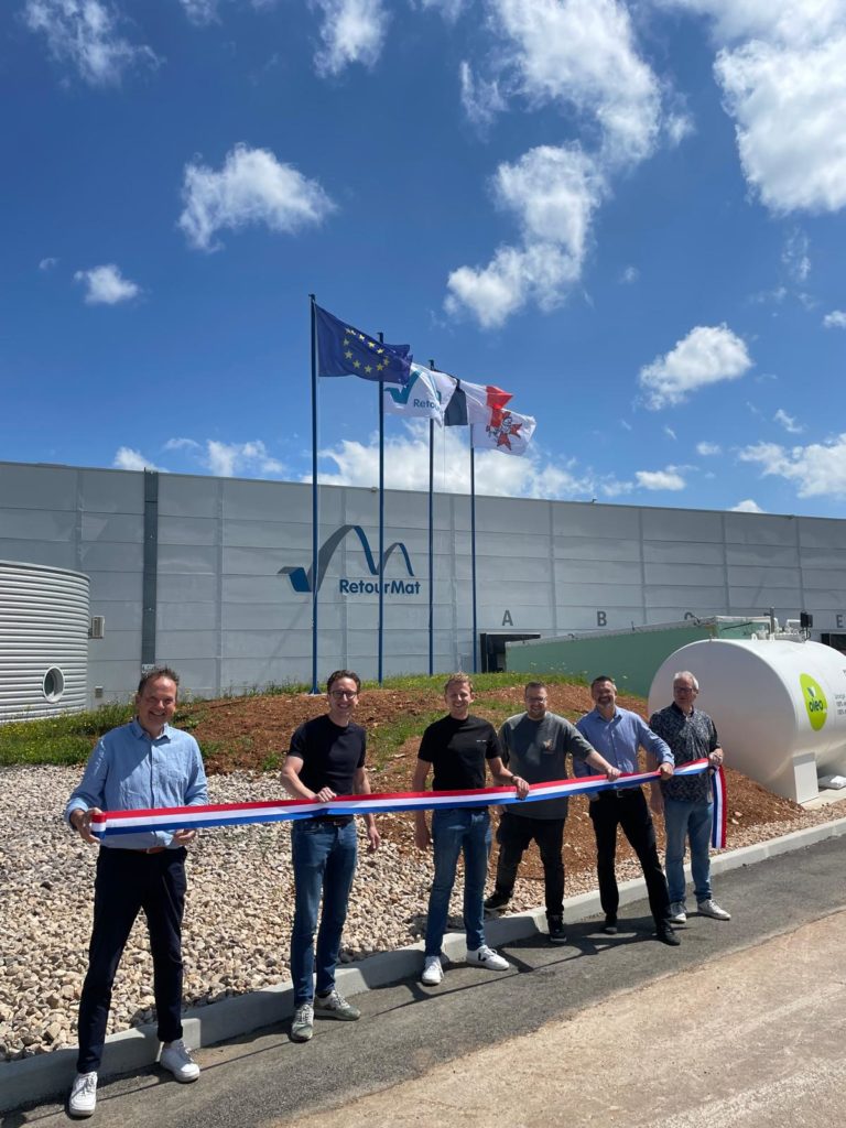 Opening matrasrecycling in Frankrijk door RetourMatras